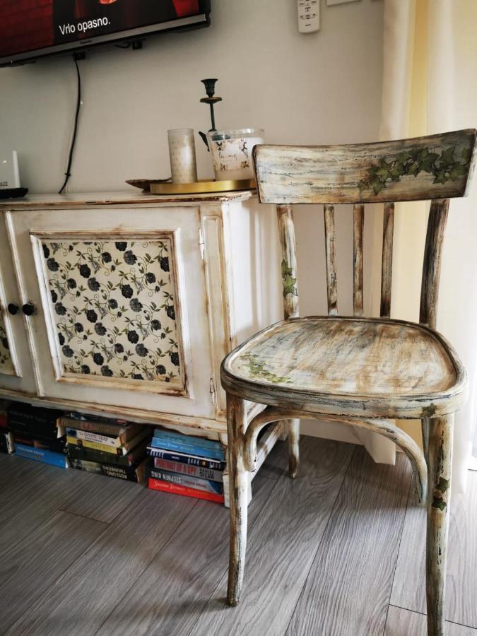Studio Apartment Rosemary 로비니 외부 사진